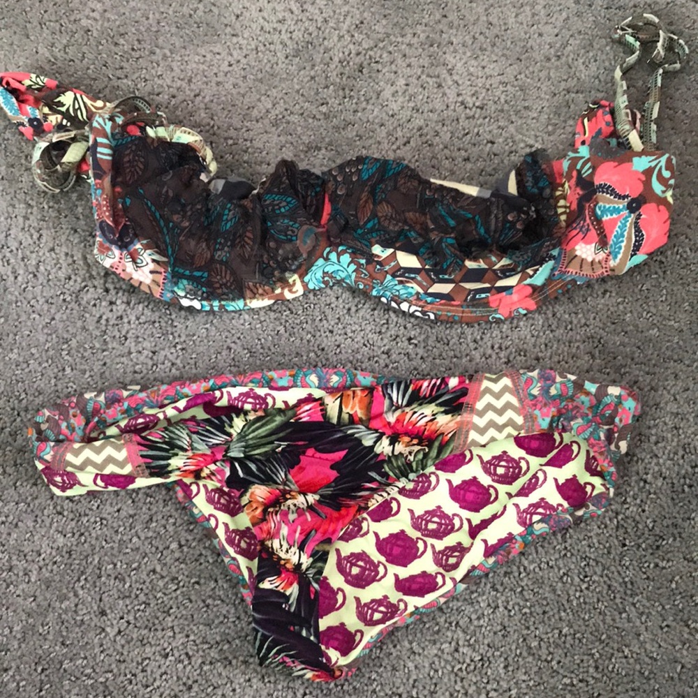 Maaji bikini size XL top and small bottoms
